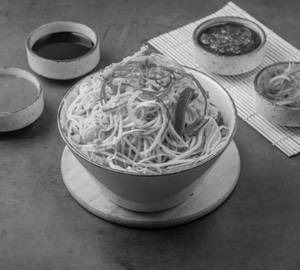 Veg Hakka Noodles [Full]