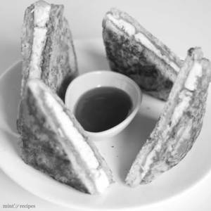 Bread pakoda paneer