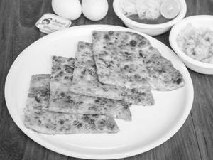 Aloo Pyaaz Anda Paratha with Butter