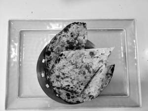 Stuffed Paneer Naan [1 Piece]