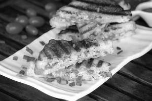 Schzewan Aloo Sandwich