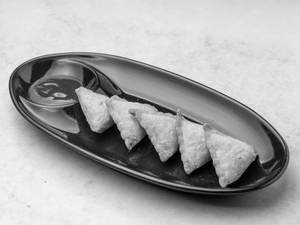 Cheese and Corn Samosa (5 Pcs)