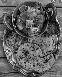 Kadhai Paneer With 6 Butter Roti