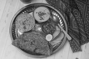 Gujarati Kadhi With Khichdi And 3 Theples Meal [Serves 1]