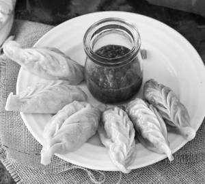 Veg Steamed Momos ( 8 Pcs )