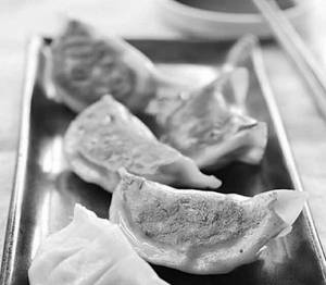 Chicken Pan Fried Momo [8 Pieces]