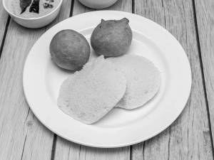 2 idli with 2 bonda