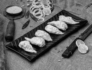 Vegetable Momos [8 Pieces]