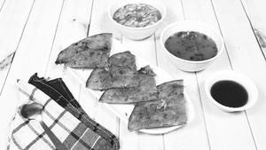 Pyaz Paratha Thali