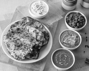 Chur Chur Naan Thali Premium