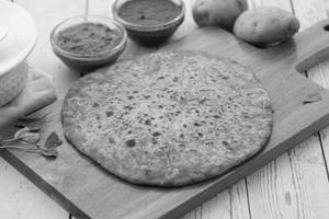 Aloo Methi Paratha [1 Pc]
