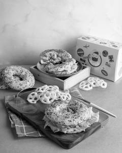 Paprika Cottage Cheese Bagel