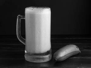 Red Banana Milkshake (750 ml)
