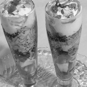 Strawberry falooda