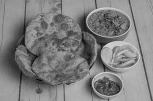 Poori Sabji [8 Pieces]