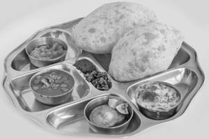 P7 (Chole Bhature Platter)