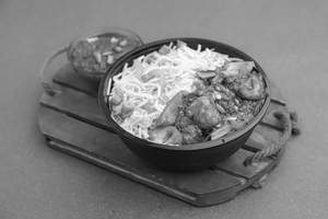Paneer Chilly (5pcs) + Veg Hakka Noodles Combo