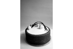 Red Velvet And Cream Cheese Cake (1 Lb)