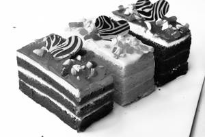 Pastry 4 + 2 Free ( Pack of 6)