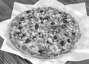 P2 Deluxe Chicken Pizza