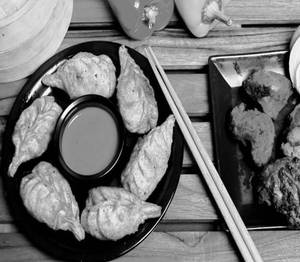 Schezwan Chicken Fried Momos [6 Pieces]