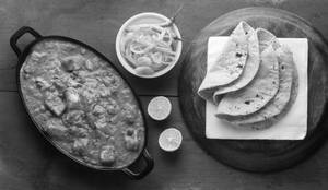Matar Paneer Curry With Roti 4