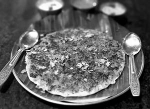 Onion Podi Uthappam