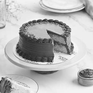 6 inch Eggless Mini Vanilla Cake with Chocolate Buttercream