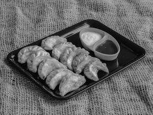 Boneless Chicken Momos (fried)
