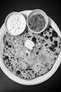 Gobhi Parantha With Dahi