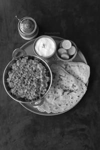 Paneer Bhurji With 4 Paratha And Pickle