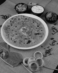 Pyaz Paratha With Sabzi Combos