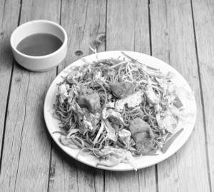 Egg Chicken Chowmein (Half)