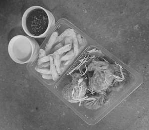 Momo [5pc] & Fries - Veg