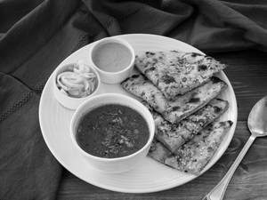 Cheese Naan With Gravy