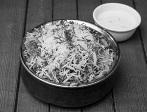 Veg Biryani With Raita