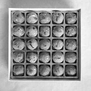 Besan And Boondi Ladoo Box (25 Pcs)