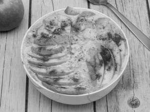 Apple Cinnamon Raisin Oatmeal Bowl