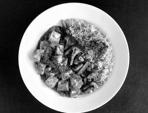 Brown Rice, Grilled Paneer And Sauteed Veggies In Dnd's Italian Curry
