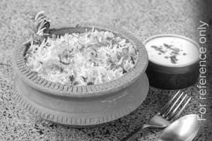 Special Murgh Biryani Served With Gravy+ (rasbhari Jamun Rasgulla Box)