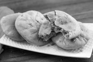 Matar Kachori [2 Pieces]