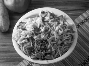 Egg Chicken Hakka Noodles