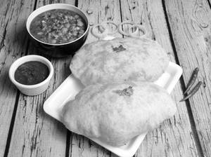 Chole Bhatoore (2 Pcs)