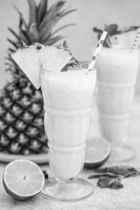 PINEAPPLE SHAKE