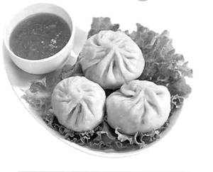 Veg Momos (8 Pcs)