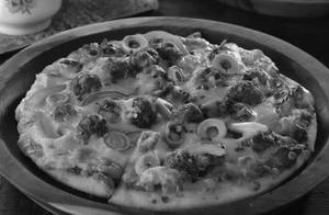Ghelgheli Gusht Pizza (Lamb)