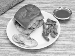 Medium Butter Vada Pav