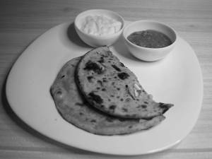 Aloo Paratha With Curd