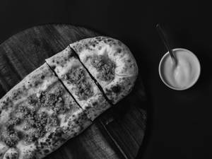 Stuffed Garlic Bread with Crumbled Lamb