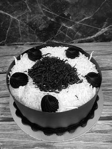 Fancy Black Forest Cake [900 Gm]